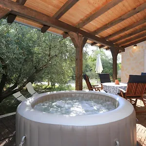 Villa Hacienda Mia With Yacuzzi,bbq , Free Parking, Zadar